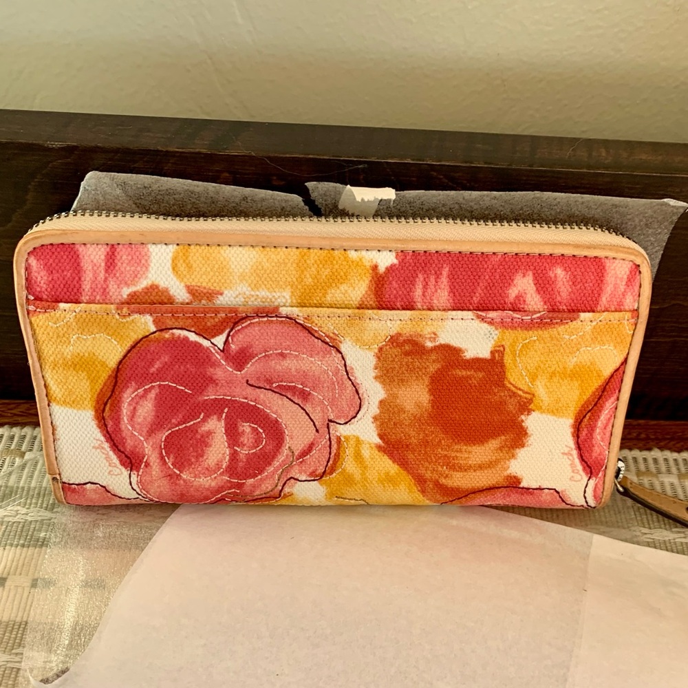 🌸Authentic Coach Ashley Floral Wallet🌸 (Matching bag avail in separate listing)✨ - Picture 3 of 6